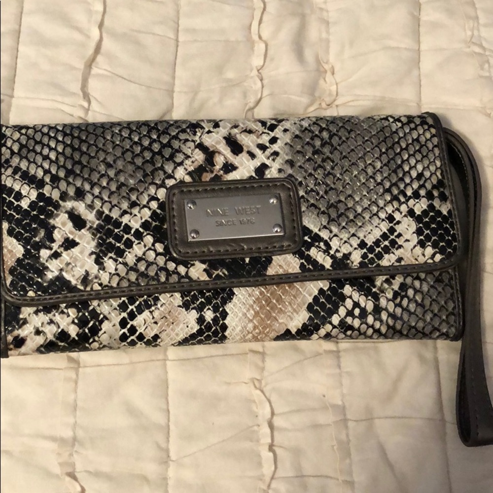 Nine West wallet with removable wrist strap